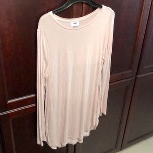 Old Navy light pink maternity top. Size medium